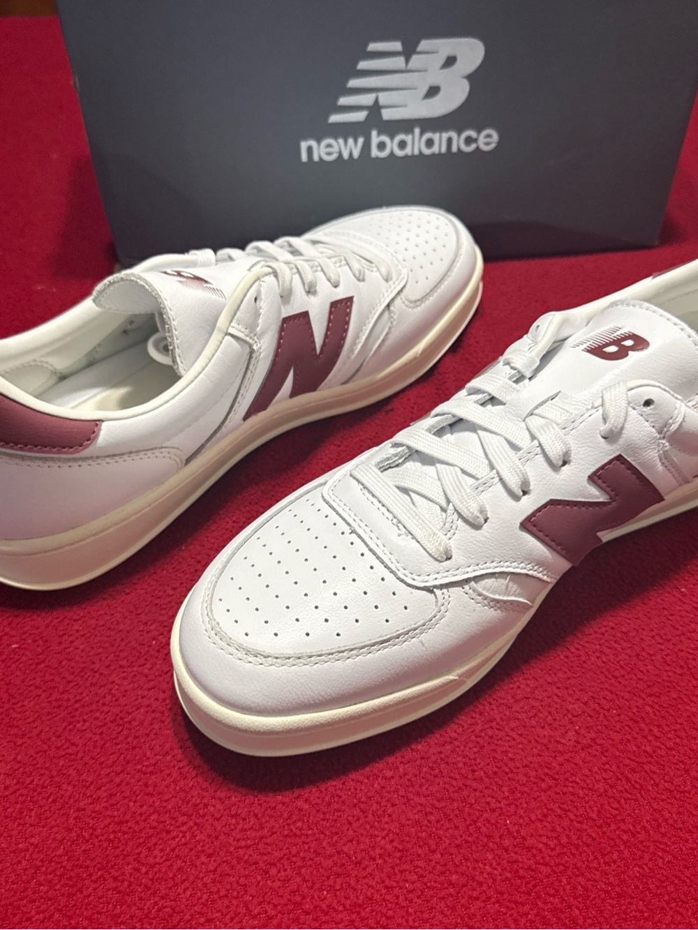 Unisex New Balance T500 White Red Size 12 / 13.5⁠